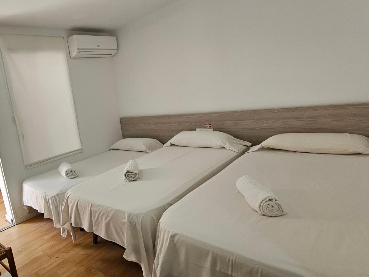 Hostal Montsant Салоу Екстериор снимка