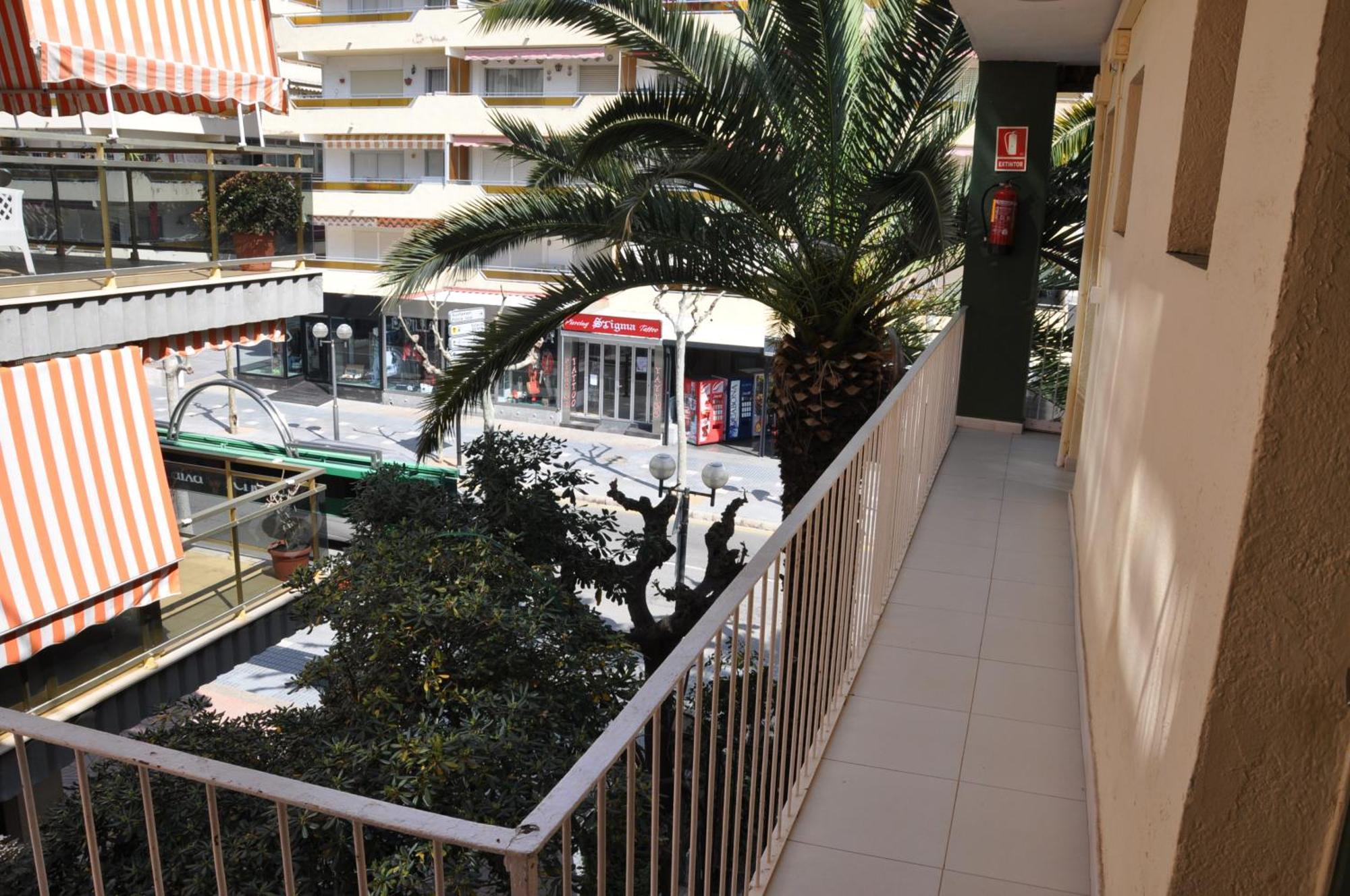 Hostal Montsant Салоу Екстериор снимка