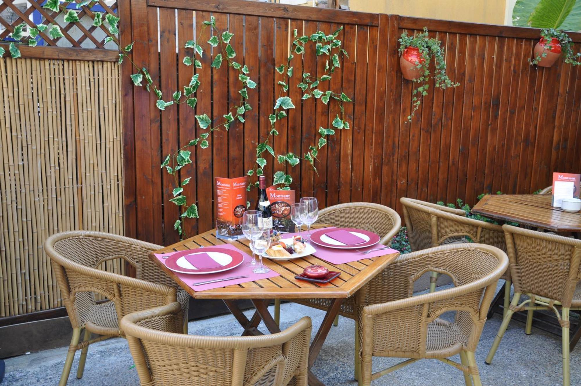 Hostal Montsant Салоу Екстериор снимка