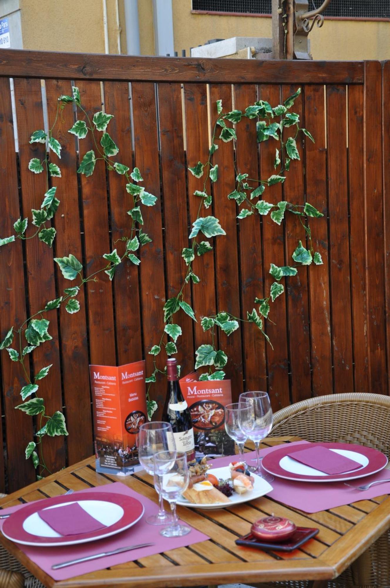 Hostal Montsant Салоу Екстериор снимка
