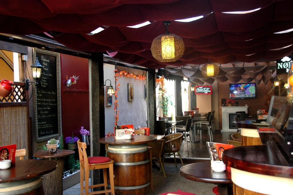 Hostal Montsant Салоу Екстериор снимка