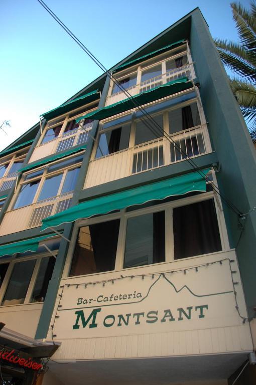 Hostal Montsant Салоу Екстериор снимка