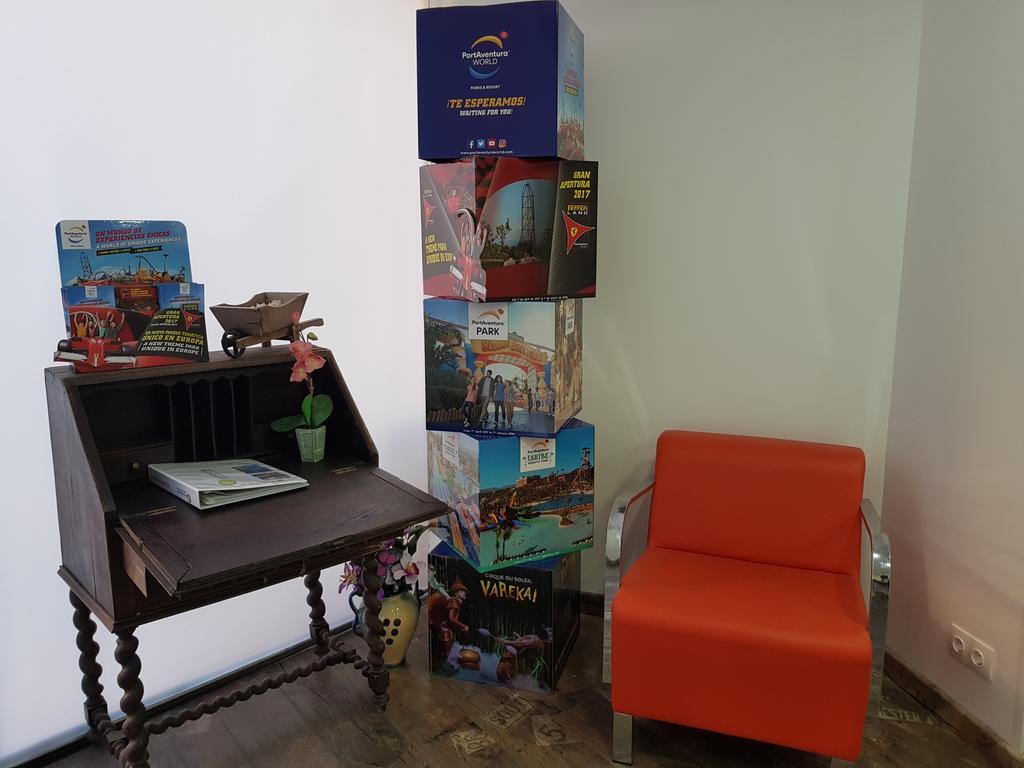 Hostal Montsant Салоу Екстериор снимка